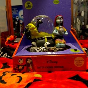 Disney nightmare before Christmas Sally Halloween snow globe
